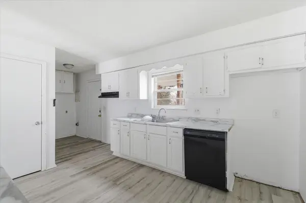944 W Division ST, Springfield, MO 65803