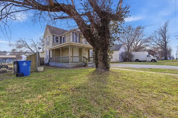 1026 W Division ST, Springfield, MO 65803