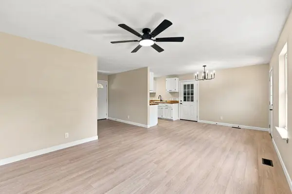 516 E Springfield ST, Aurora, MO 65605