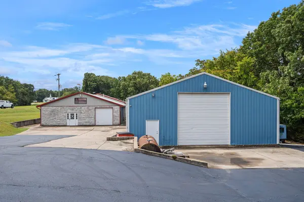 15 Trace Hollow RD, Lampe, MO 65681