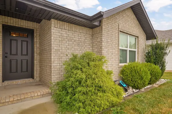 817 S Ridgemont DR, Nixa, MO 65714