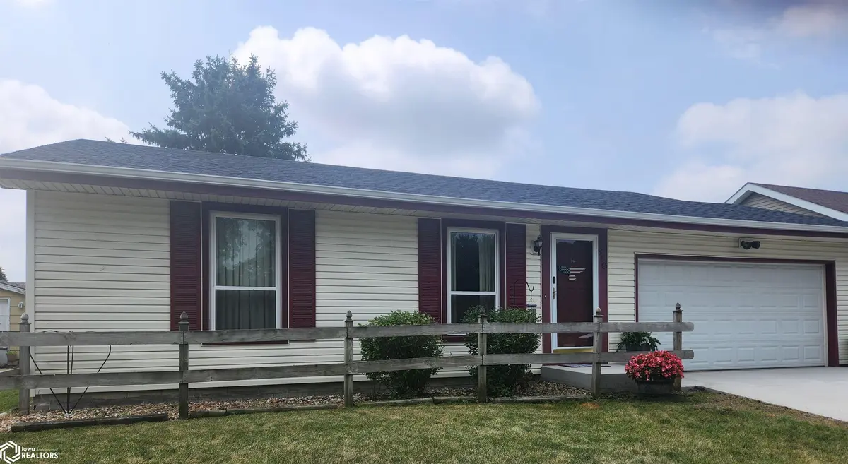 810 Crestview DR, Webster City, IA 50595