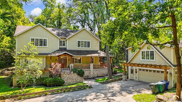 1006 Avalon RD, Lawrence, KS 66044
