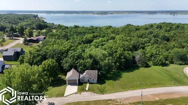 17587 Lakeshore DR, Moravia, IA 52571