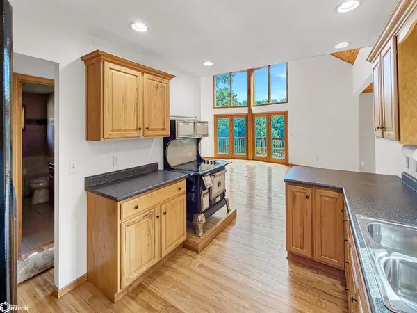 5618 V37 HWY, Dysart, IA 52224