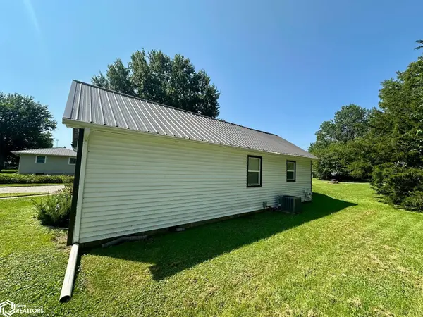 1007 S James ST, Ottumwa, IA 52501