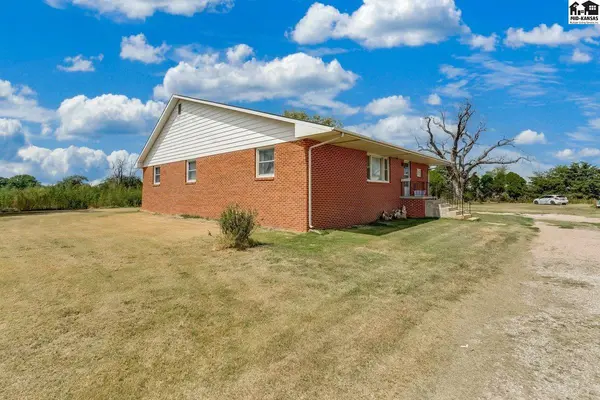 9504 W 82nd Ave, Nickerson, KS 67502