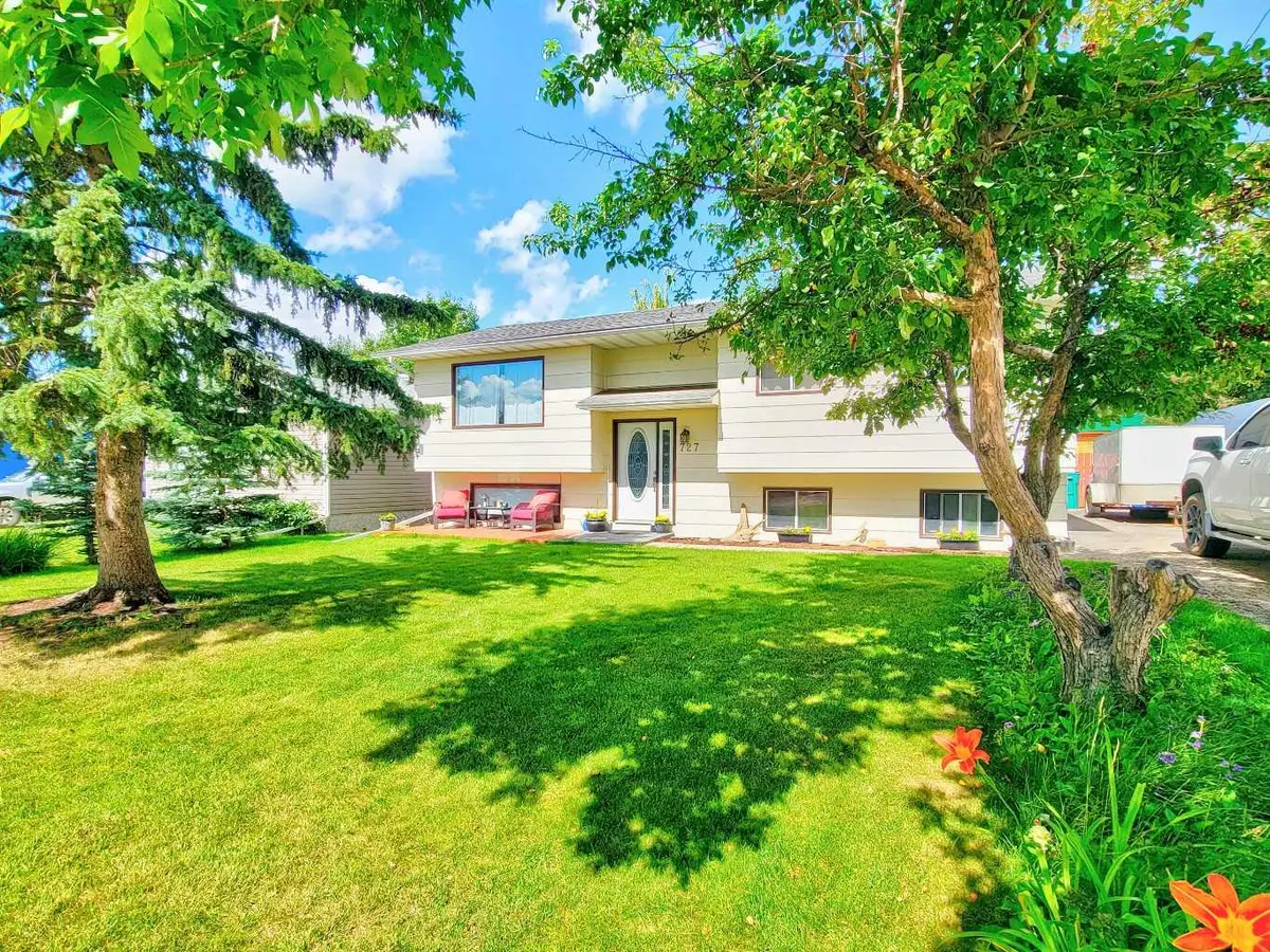 727 Oak DR, Beaverlodge, AB T0H 0C0