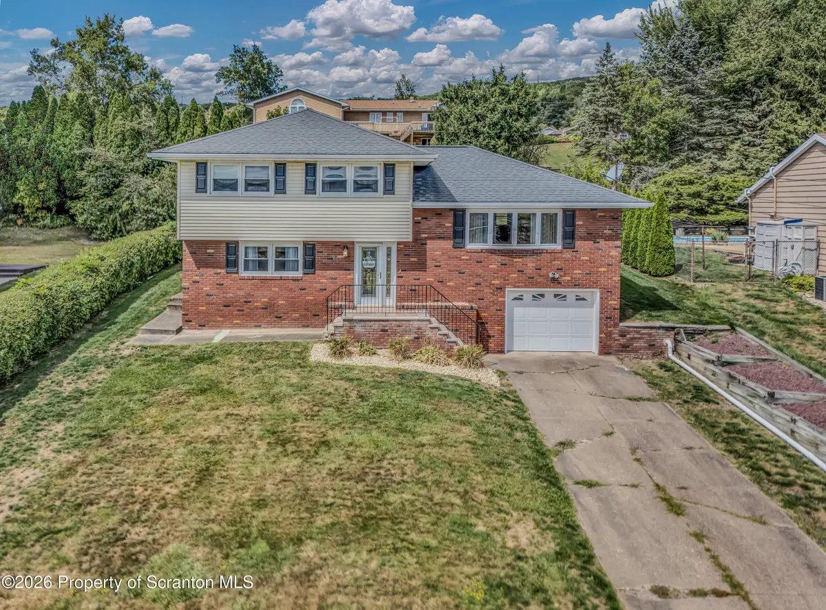 204 Boulevard AVE, Peckville, PA 18452