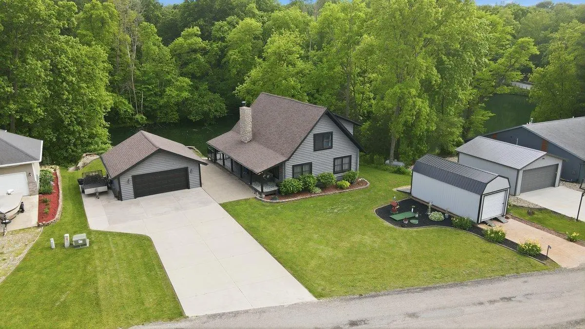 106 Orchard DR, Denver, IA 50622