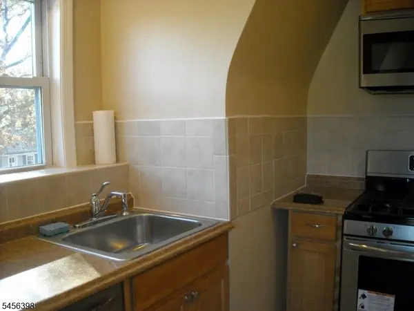 301 Penfield Pl, Dunellen Boro, NJ 08812