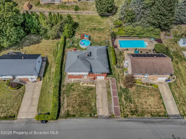 204 Boulevard AVE, Peckville, PA 18452