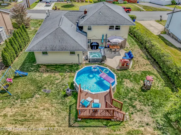 204 Boulevard AVE, Peckville, PA 18452