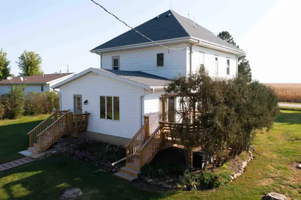 11857 L AVE, Parkersburg, IA 50665