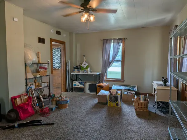 445 8th AVE, Waukon, IA 52172