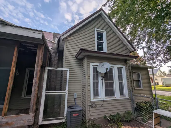 212 NW 8 ST, Waukon, IA 52172