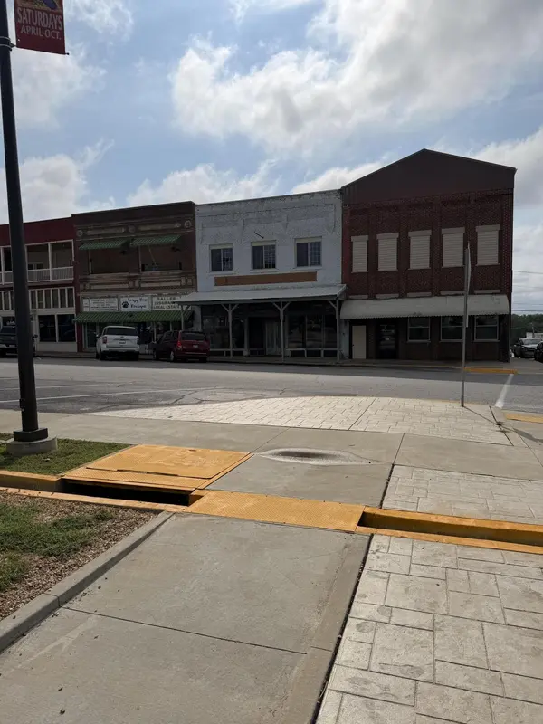109 S Jefferson ST, Ava, MO 65608