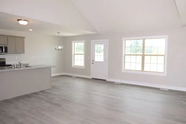 3801 W Riley ST, Bolivar, MO 65613