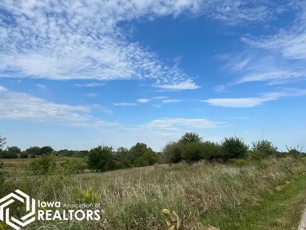 2315 Lake Trail, Fairfield, IA 52556
