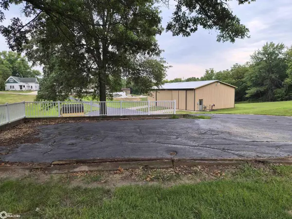 517 W Jackson ST, Sigourney, IA 52591