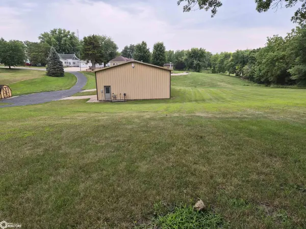 517 W Jackson ST, Sigourney, IA 52591
