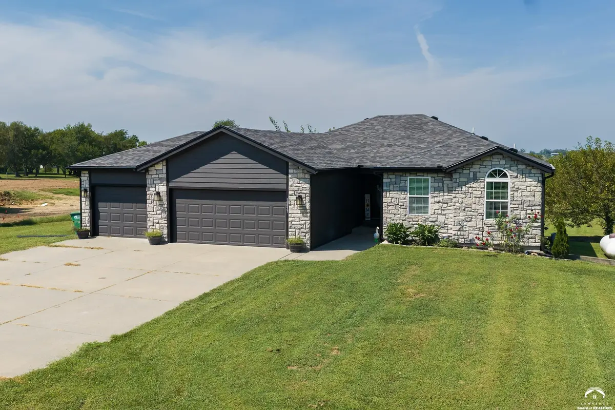 10037 Greenview DR, Meriden, KS 66512