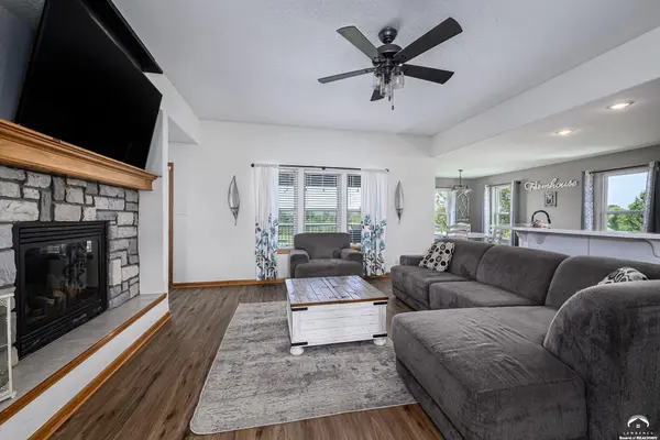 10037 Greenview DR, Meriden, KS 66512