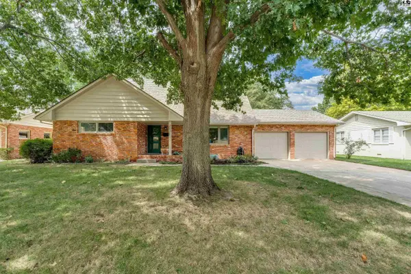 2605 Derenda Dr, Hutchinson, KS 67502