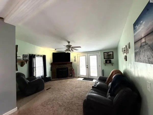 109 E 36th Ave, Hutchinson, KS 67502