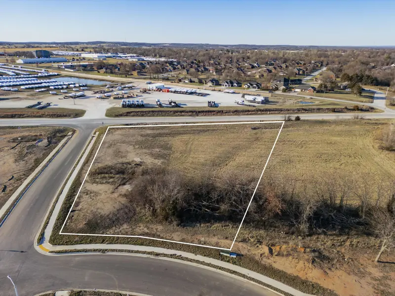 002 S Faith CT, Bolivar, MO 65613