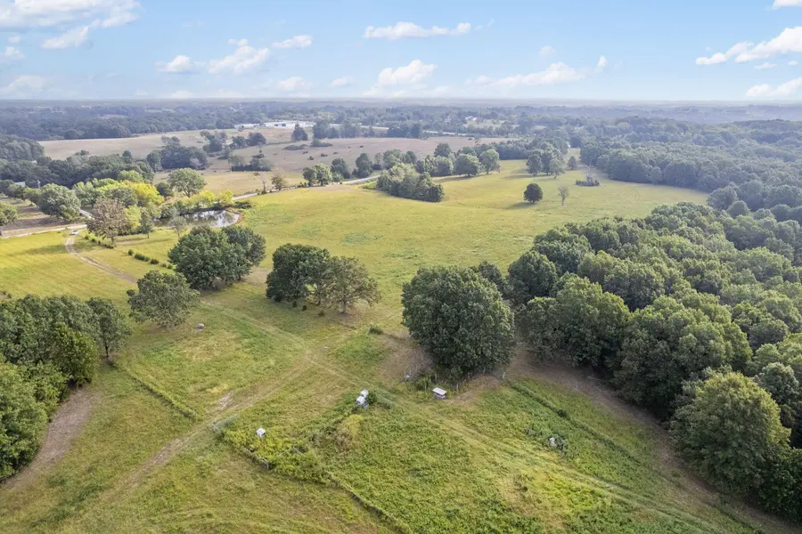 808 Coon Ridge RD, Galena, MO 65656