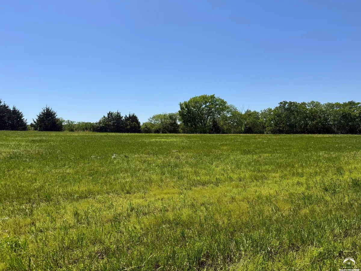 1040 SE Stanley RD, Tecumseh, KS 66542