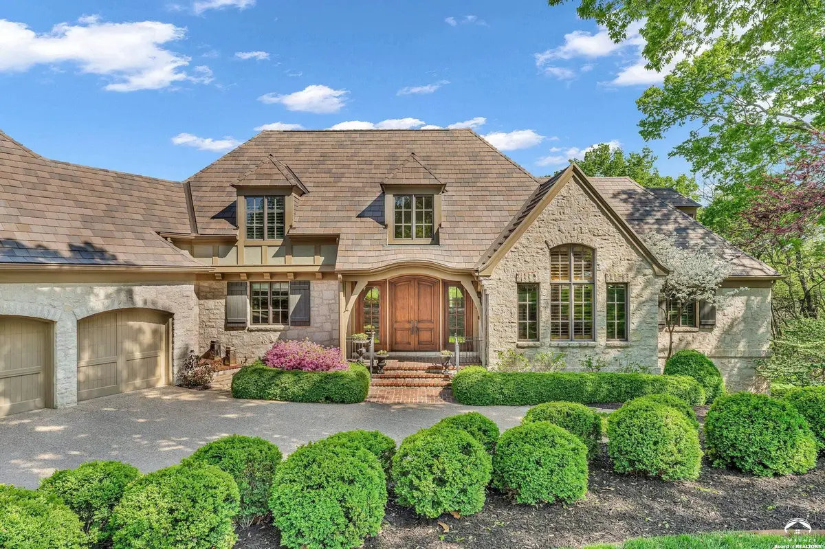 208 Fall Creek RD, Lawrence, KS 66049