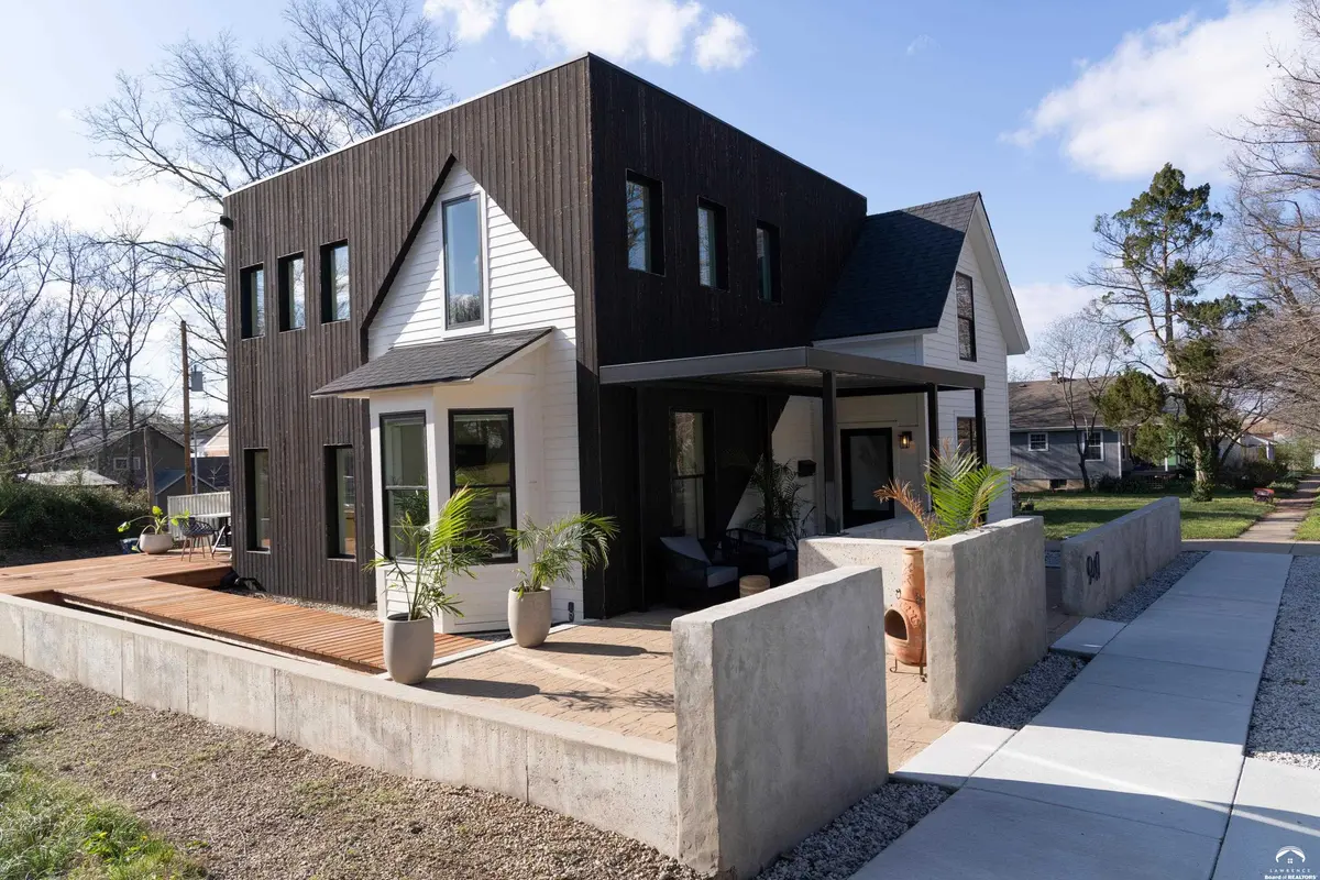 941 Pennsylvania ST, Lawrence, KS 66040-2757