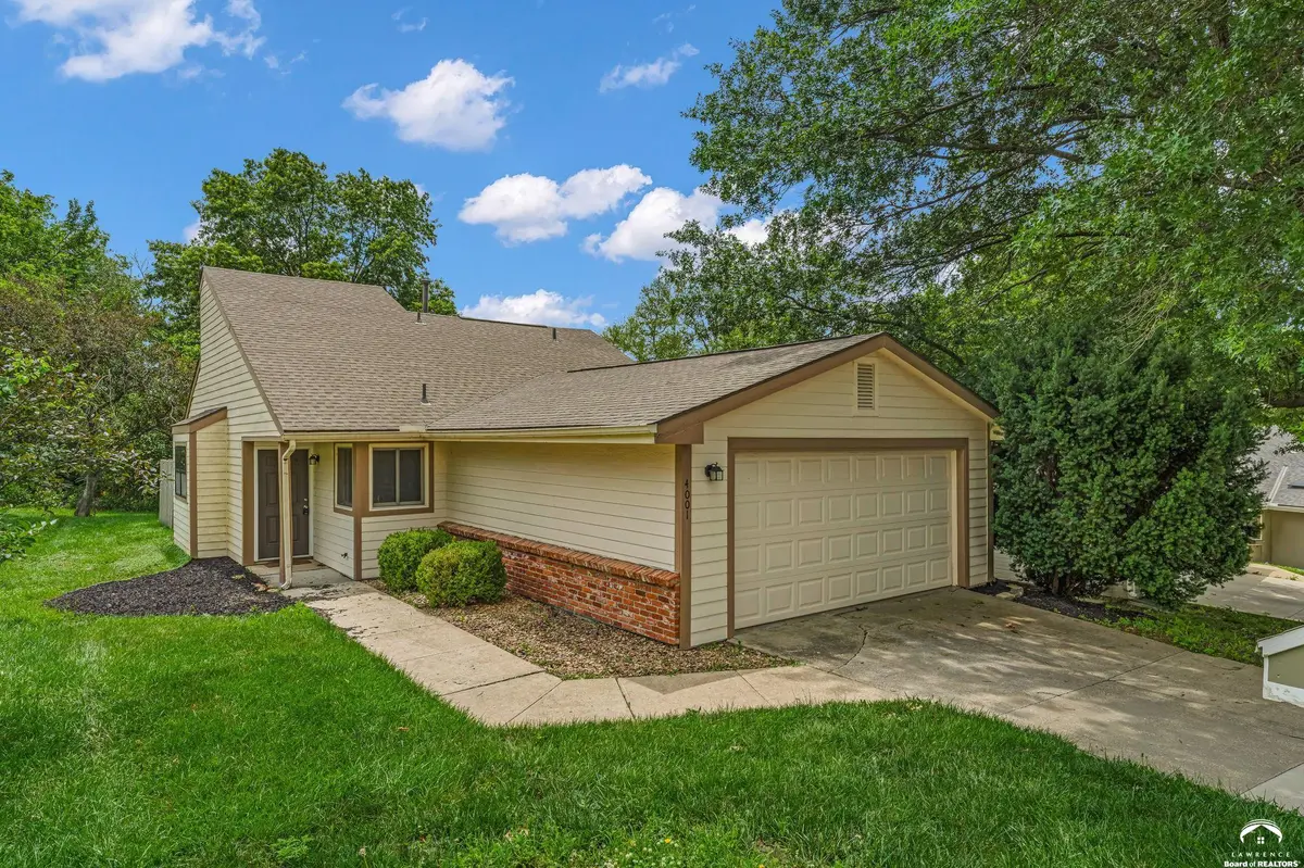 4001 Crossgate CT, Lawrence, KS 66047