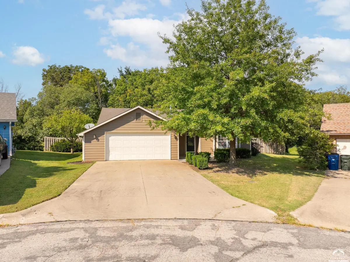 508 River Bend CT, Lawrence, KS 66044