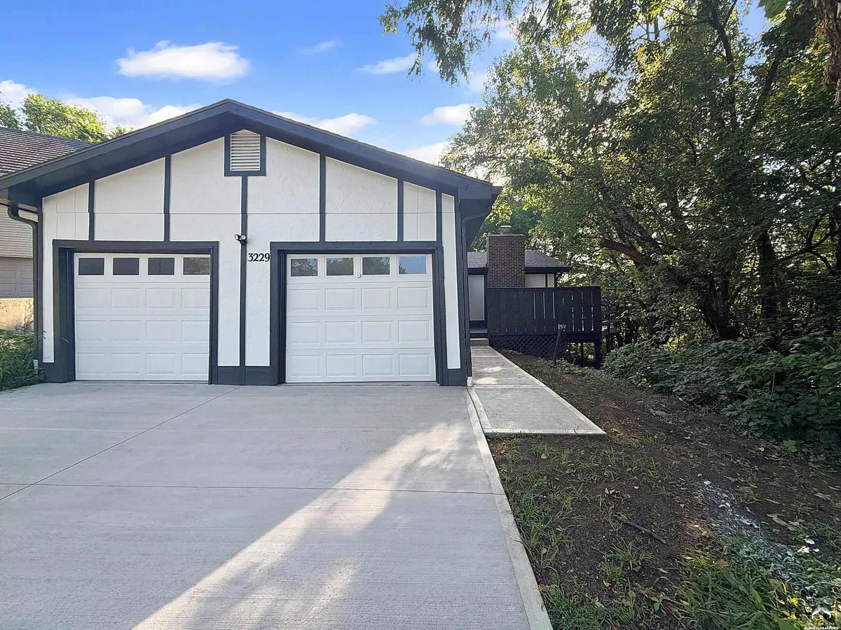 3229 Big Horn CT, Lawrence, KS 66049