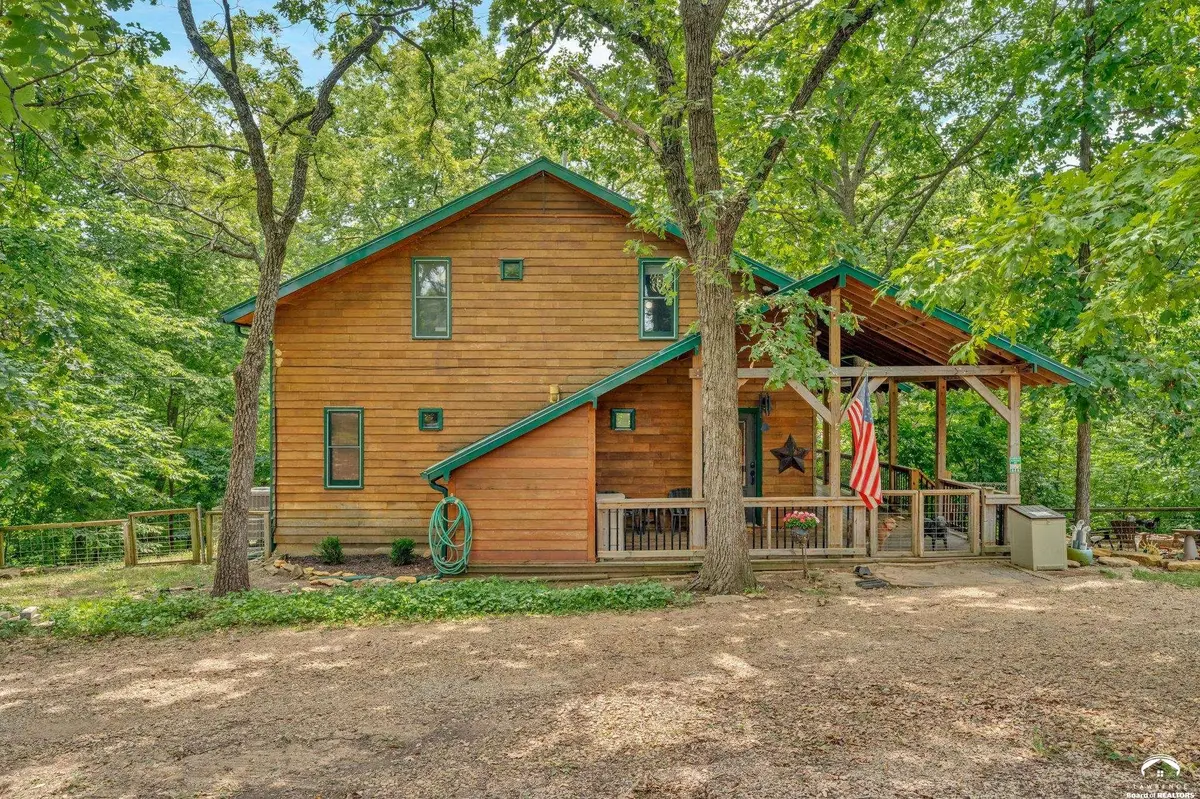 5279 Saratoga DR, Mclouth, KS 66054