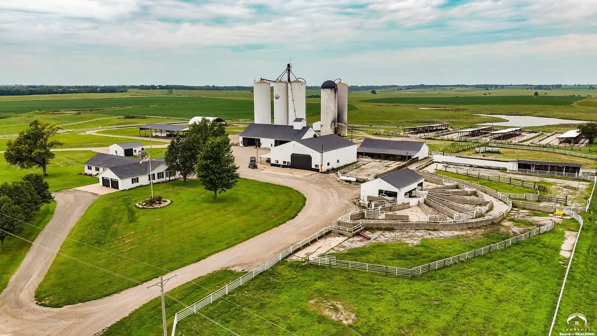 198 N 1250 RD, Berryton, KS 66409