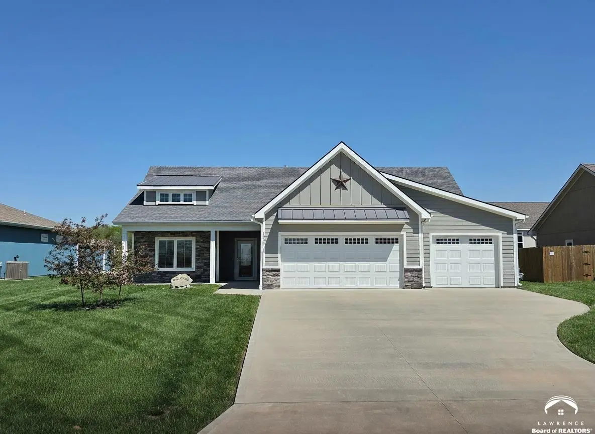 1030 Bluestem DR, Baldwin City, KS 66006