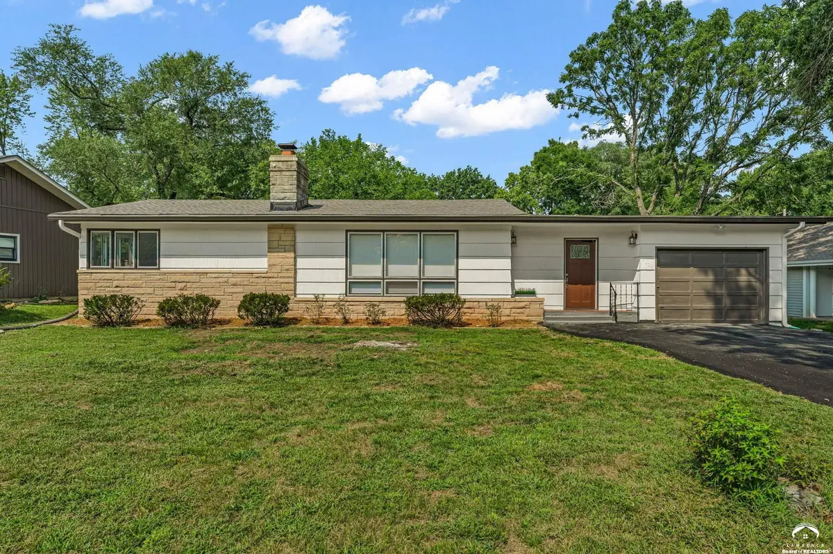 2009 Learnard AVE, Lawrence, KS 66046