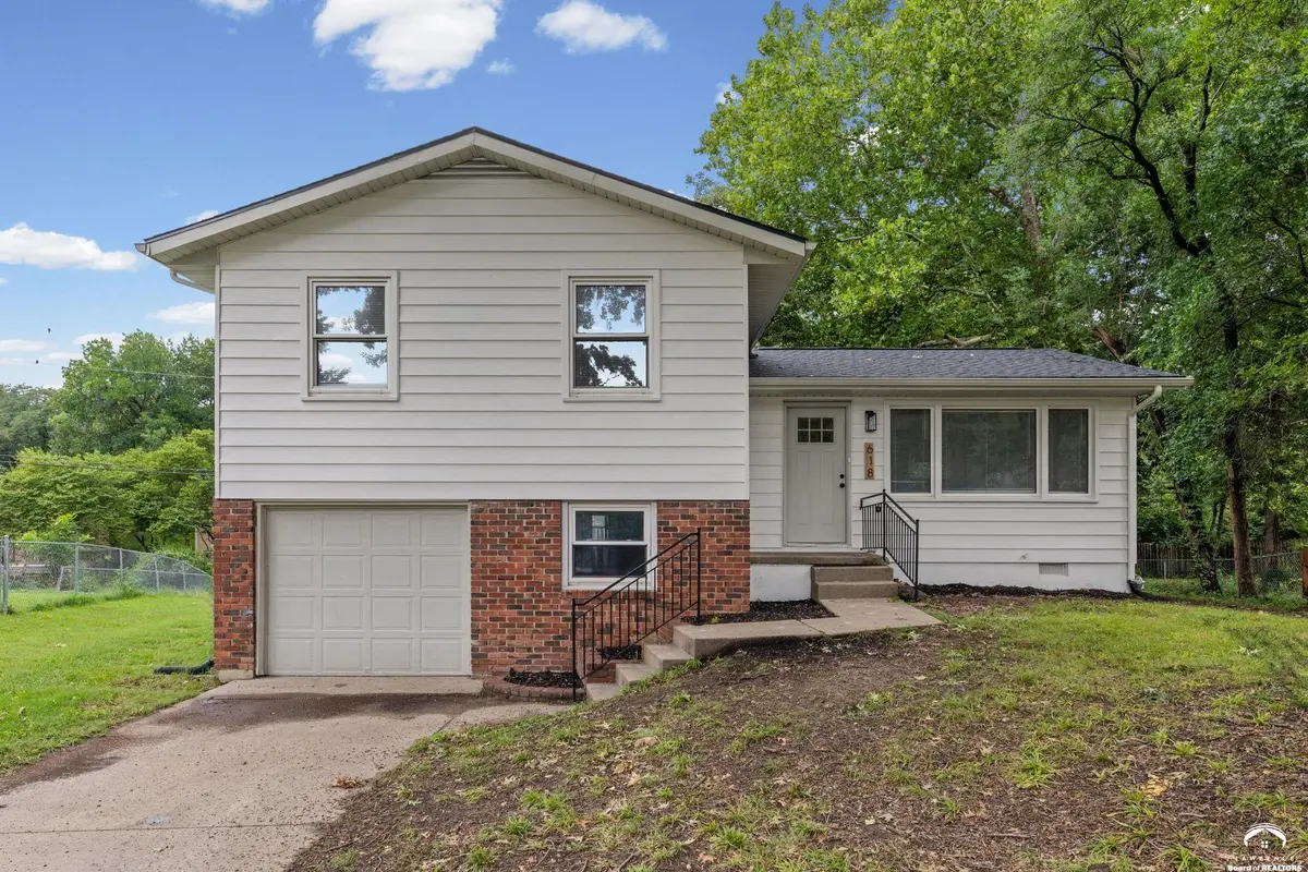618 Saratoga PL, Lawrence, KS 66046