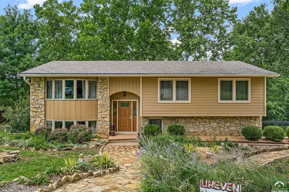 1621 Saint Andrews DR, Lawrence, KS 66047