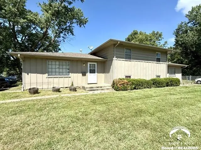 2911 & 2913 Belle Haven DR, Lawrence, KS 66046