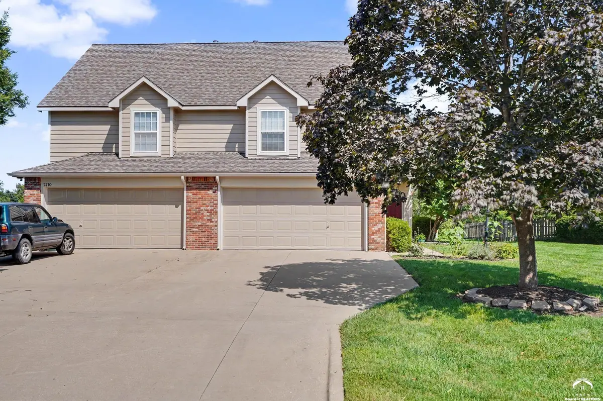 2712 Coralberry CT, Lawrence, KS 66047
