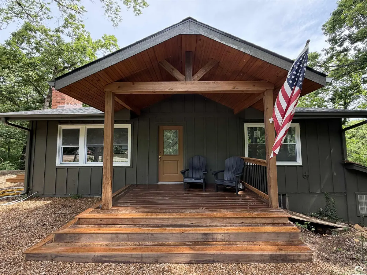 8890 Sycamore LN, Ozawkie, KS 66070