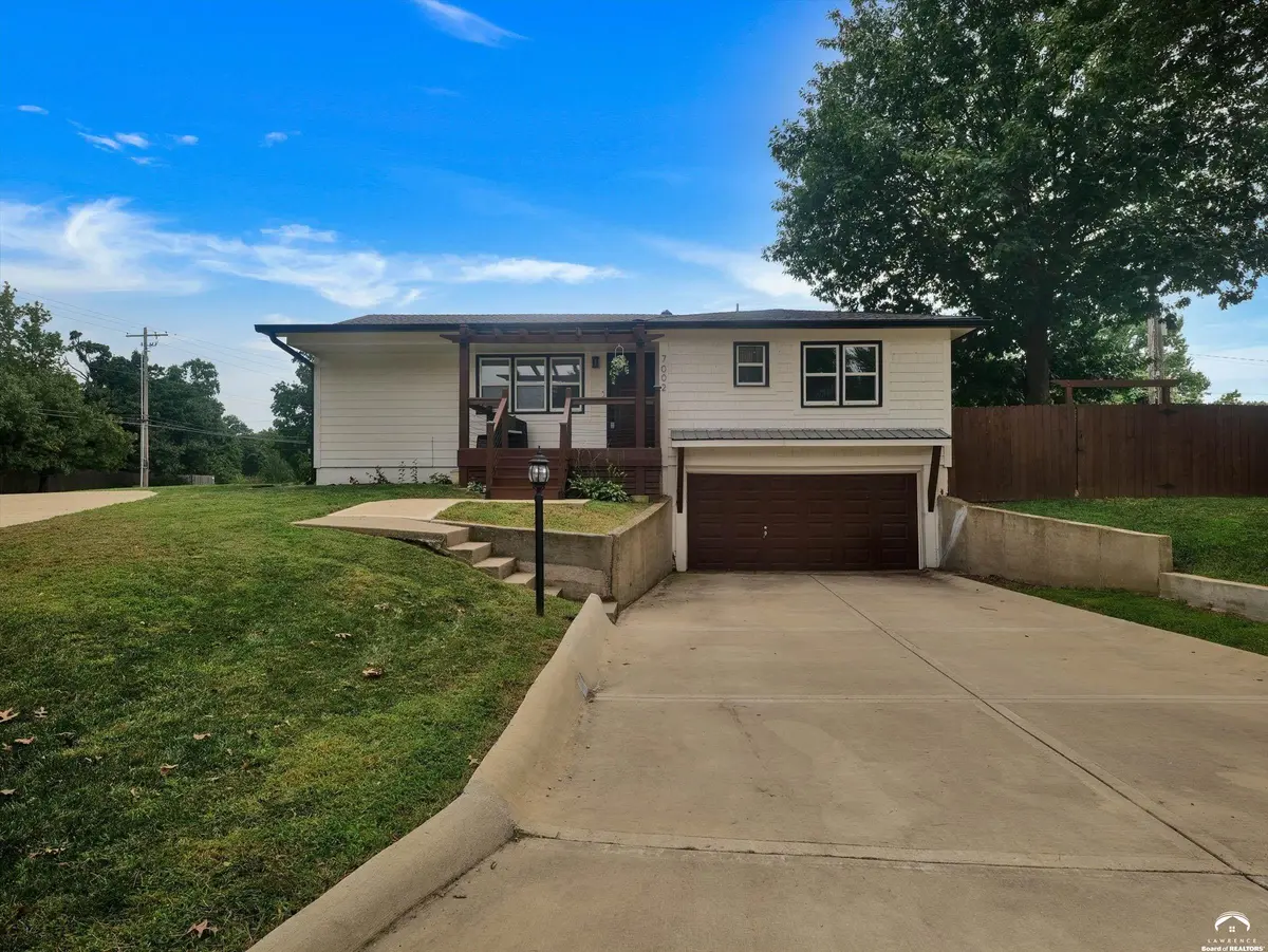 7002 Nieman RD, Shawnee, KS 66203