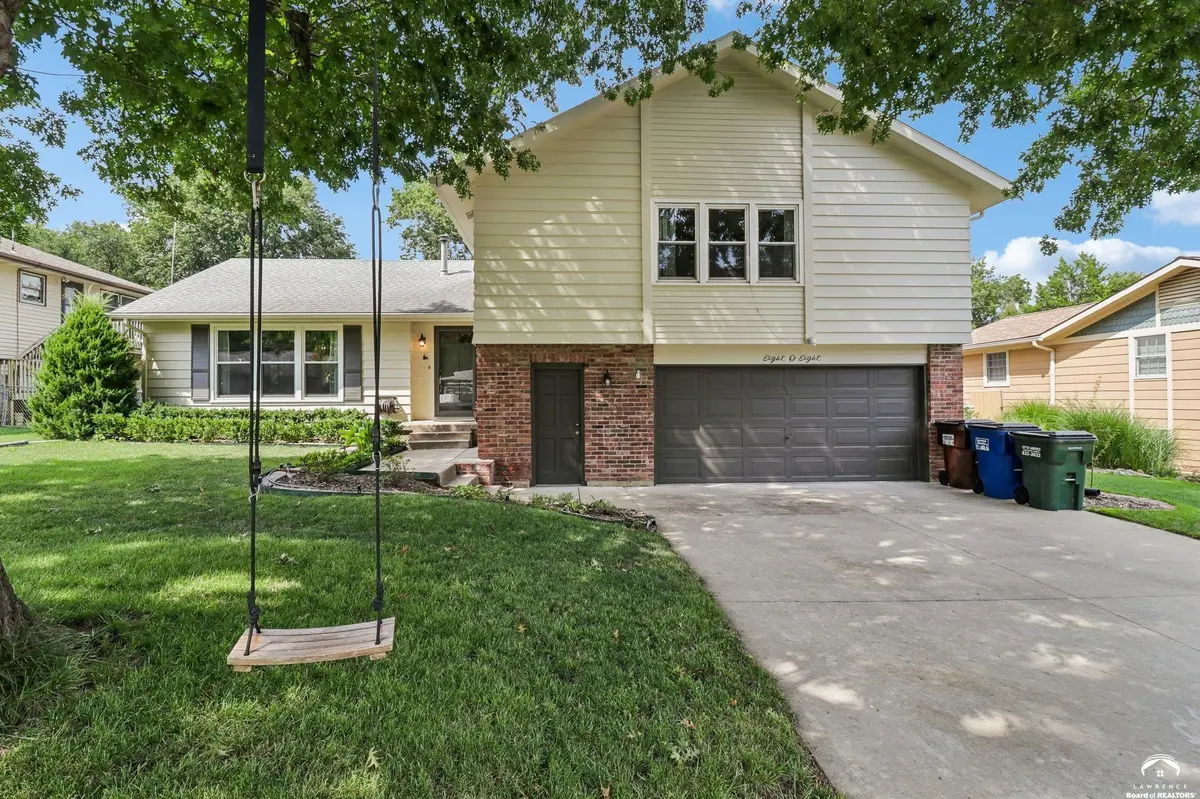 808 W 27th TER, Lawrence, KS 66046