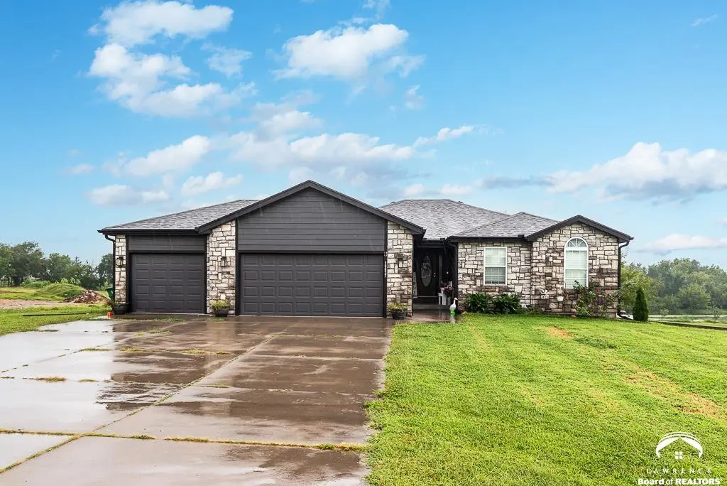 10037 Greenview DR, Meriden, KS 66512