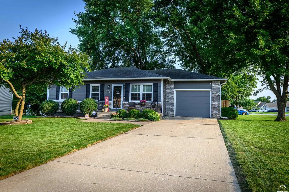 1322 Tall Grass CT, Eudora, KS 66025
